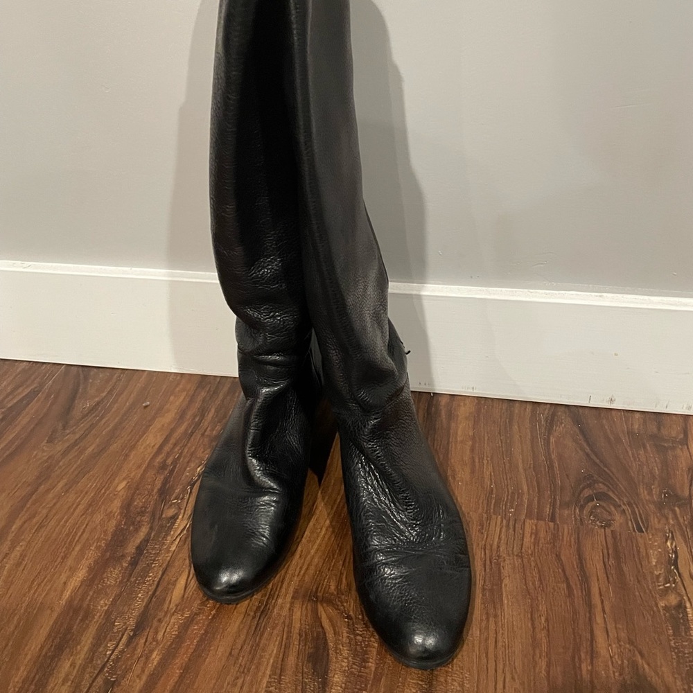 Vintage Steve Madden leather black boots.  Great condition.